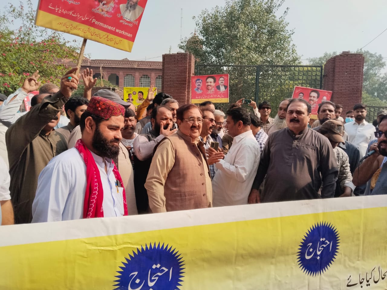 پنجاب کے ملازمین مطالبات کی منظور کیلئے لاہور میں آحتجاجی دھرنا دیں
